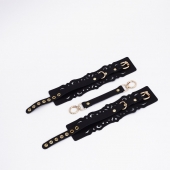 Черный кожаные оковы с узорами и золотистой фурнитурой - Crazy Handmade - купить с доставкой в Волгодонске