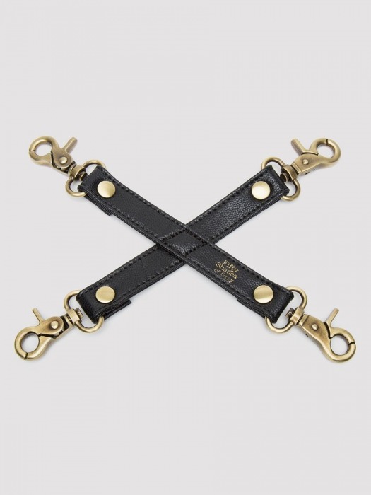 Черный фиксатор для манжет Bound to You Faux Leather Hogtie - Fifty Shades of Grey - купить с доставкой в Волгодонске